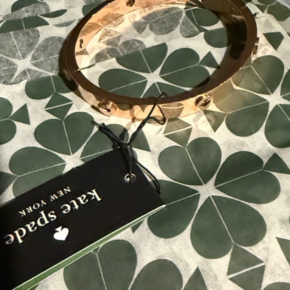 NWT! ♠️ kate spade bangle/bracelet in rose gold+ Kate Spade tissue to wrap - Picture 5 of 10